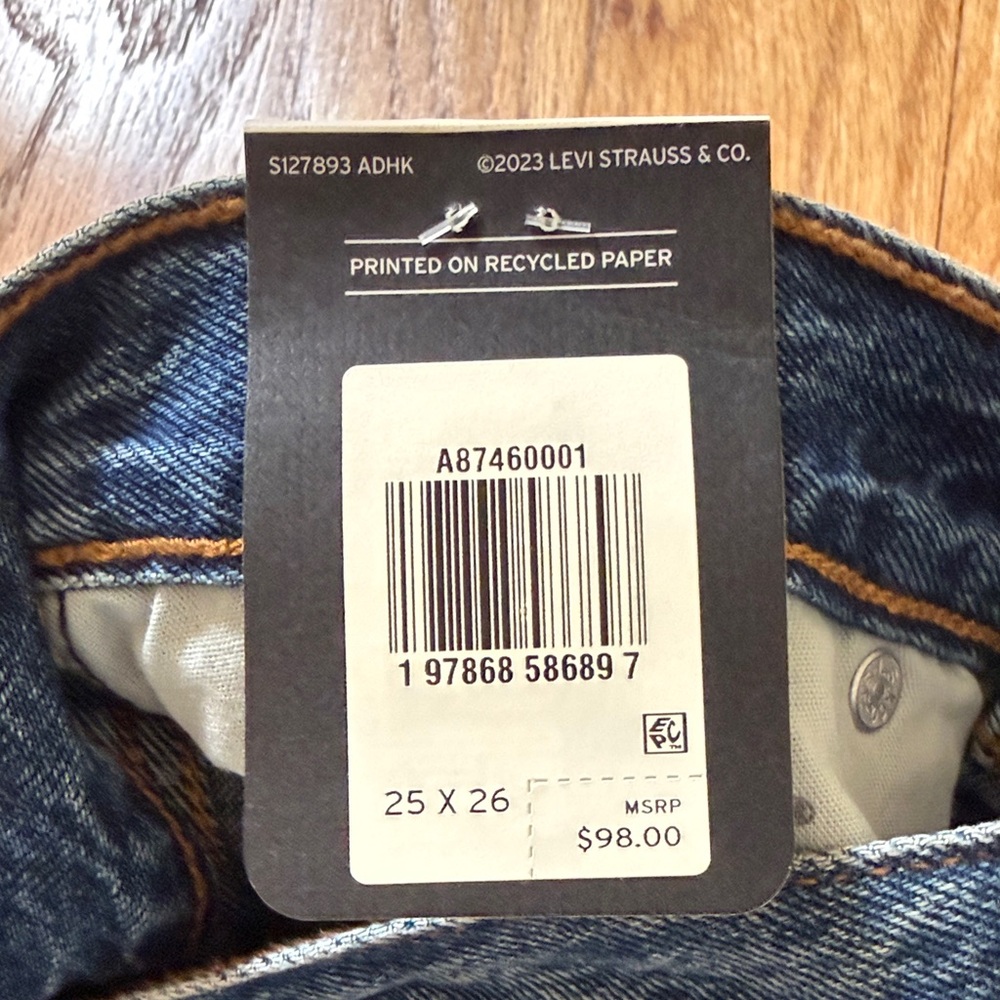 Levi's 501® Cropped Lightweight Jeans - Picture 2 of 6